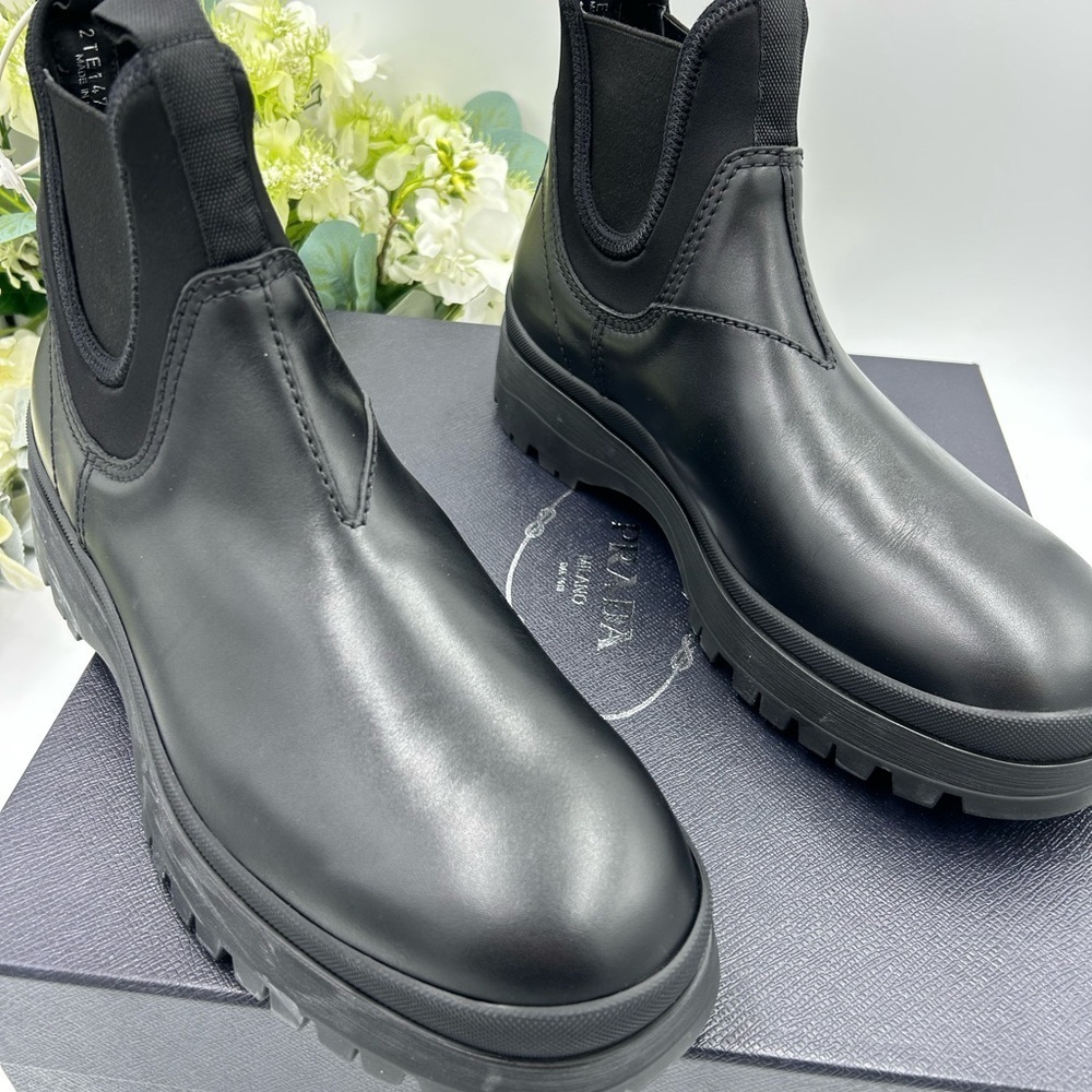 Men's Prada Brixxen leather Chelsea boots size 10 made in Italy